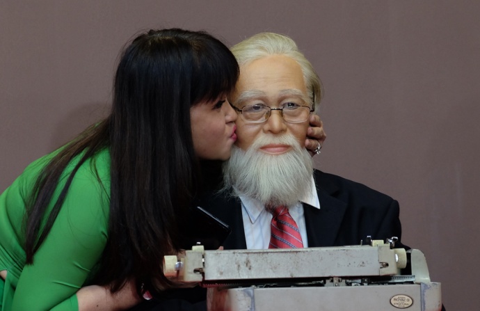 Nghệ sĩ Việt thích thú ngắm tượng sáp giống hệt mình