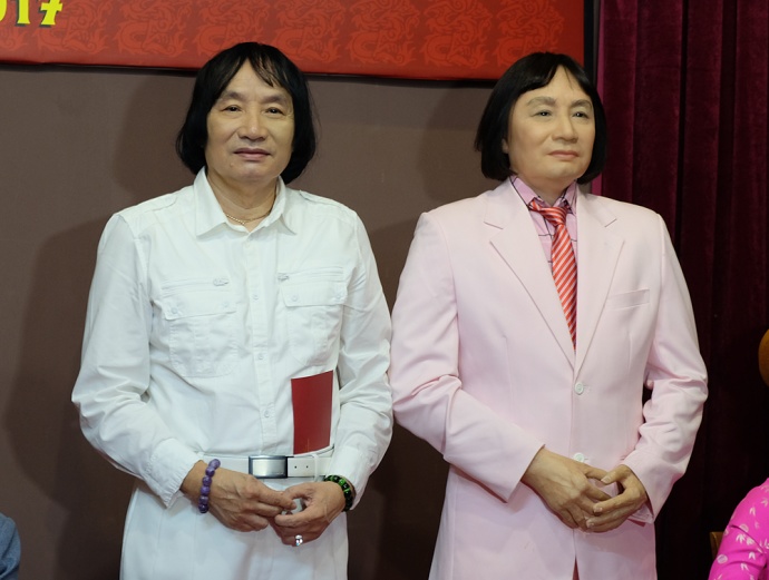 Nghệ sĩ Việt thích thú ngắm tượng sáp giống hệt mình