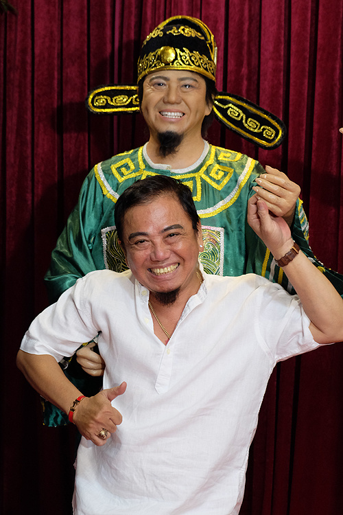 Nghệ sĩ Việt thích thú ngắm tượng sáp giống hệt mình