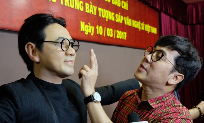 Nghệ sĩ Việt thích thú ngắm tượng sáp giống hệt mình